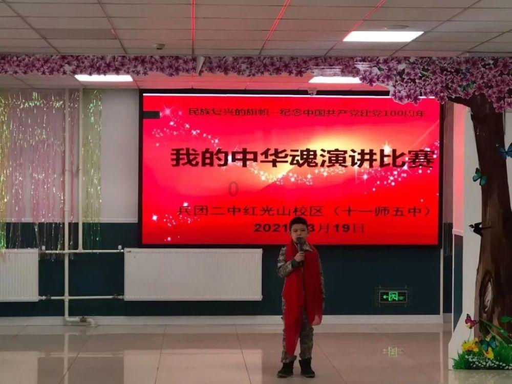 50岁闫学晶保养好如30岁，迷人孩子抢镜，他的近照曝光